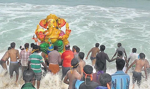 காஞ்சி, திருவள்ளூர் மாவட்டங்களில் விநாயகர் சிலைகள் கரைக்கப்பட்டன: ஆயிரத்துக்கும் மேற்பட்ட போலீஸார் பாதுகாப்பு