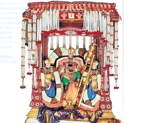 திருமலையில் மலையப்ப சுவாமி உலா