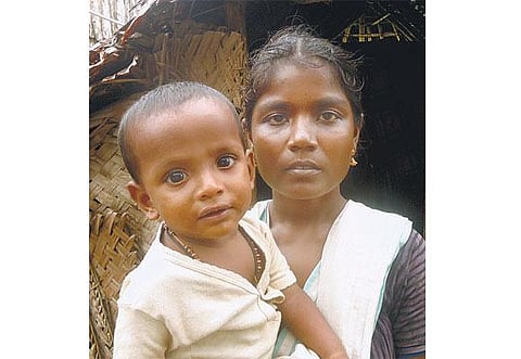 சொந்த குழந்தையைப் பறிகொடுத்துவிட்டு 12 பேருக்கு இழப்பீடு பெற்றுத் தந்த பெண்