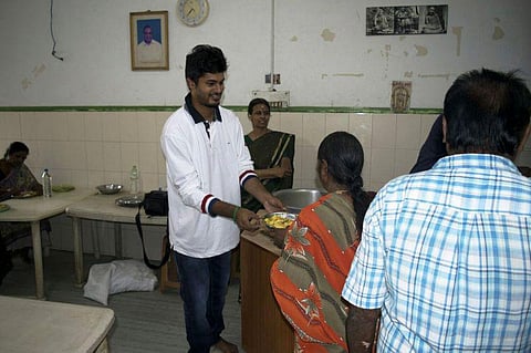 வாட்ஸ்ஆப் வழி சேவை: மீதமான உங்கள் உணவால் ஏழை பசி தீரட்டுமே!