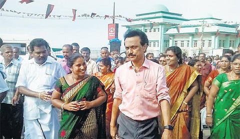 விதவிதமான ஆடைகள், வித்தியாசமான அணுகுமுறை: மோடி பாணி பிரச்சாரம் ஸ்டாலினுக்கு கைகொடுக்குமா?