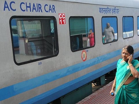 ரயில் பயணிகள் எண்ணிக்கை திடீர் சரிவு: காரணத்தை ஆராய மேலாளர்களுக்கு ரயில்வே வாரியம் உத்தரவு - பயணிகள் மானியம் உயர்த்த பரிசீலனை