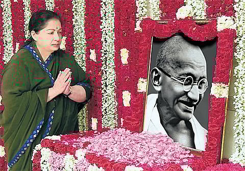 காந்தி பிறந்தநாள், காமராஜர் நினைவு நாள்: ஆளுநர், முதல்வர், தலைவர்கள் மரியாதை