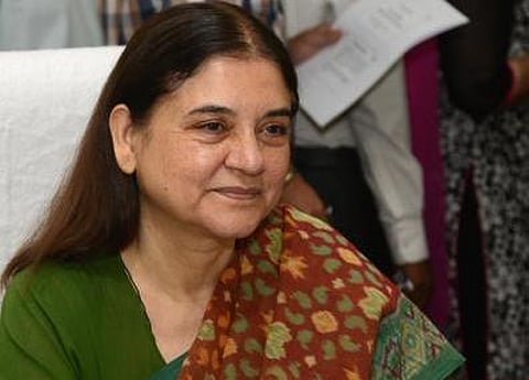 பெண்கள் பாதுகாப்புக்காக செல்போன்களில் ‘பேனிக் பட்டன்’: மத்திய அரசு ஆலோசனை