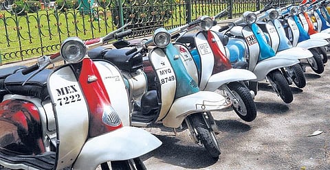 ஸ்கூட்டரிலிருந்து ஆட்டோவுக்கு...