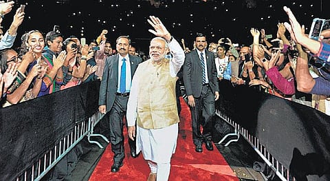 மோடியை வேடிக்கை பார்க்க வரும் வெளிநாடு வாழ் இந்தியர்கள்