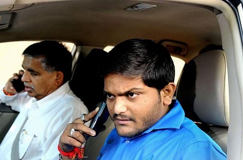 புதிய முறையில் படேல் போராட்டம்: 10,000 பேருடன் இந்திய கிரிக்கெட் போட்டியை ஆக்கிரமிக்க முடிவு