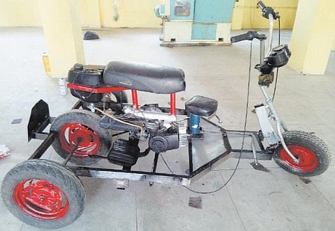 பொறியியல் மாணவர்கள் உருவாக்கிய புதிய வாகனம்: மாற்றுத்திறனாளிகள் சிரமமின்றி பயன்படுத்த முழு பயன்பாட்டுக்கு கொண்டுவர உதவ கோரிக்கை