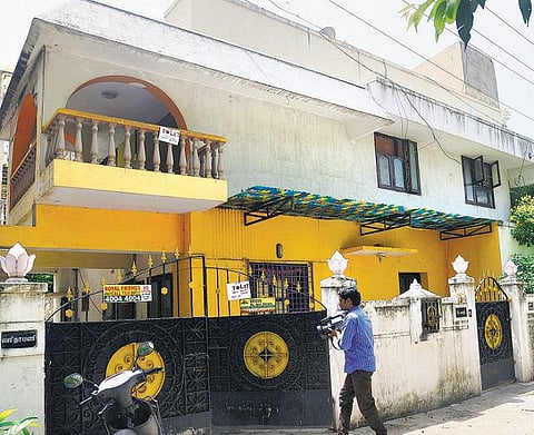 சினிமா நடன இயக்குநர் வீட்டில் கஞ்சா செடிகள் வளர்ப்பா?- போலீஸார் தீவிர விசாரணை