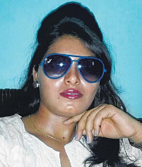 திருமணம் செய்து ஏமாற்றிவிட்டார்: ‘அண்டாவ காணோம்’ நாயகன் மீது பெண் புகார்