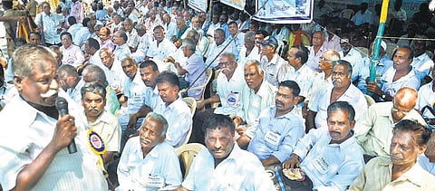 ஓய்வுபெற்ற போக்குவரத்து ஊழியர்கள்: ஓய்வூதிய உயர்வை வலியுறுத்தி உண்ணாவிரதம்