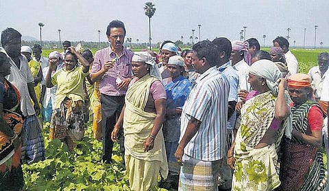 லாரி, கோழிப் பண்ணை தொழில் பிரச்சினைக்கு தீர்வு: திமுக பொருளாளர் மு.க.ஸ்டாலின் உறுதி