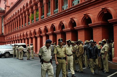 கர்நாடக உயர் நீதிமன்றத்தில் மன்னிப்பு கோரினார் வேலூர் மேயர்