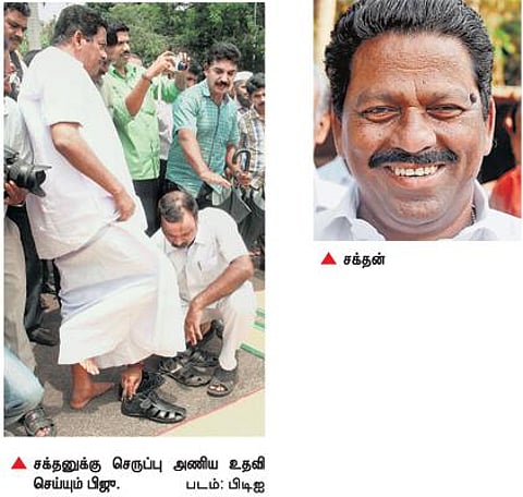 கேரள சட்டப்பேரவைத் தலைவரின் காலில் ஓட்டுநர் செருப்பு அணிவித்து விட்டதால் சர்ச்சை: உடல்நிலை சரியில்லை என விளக்கம்