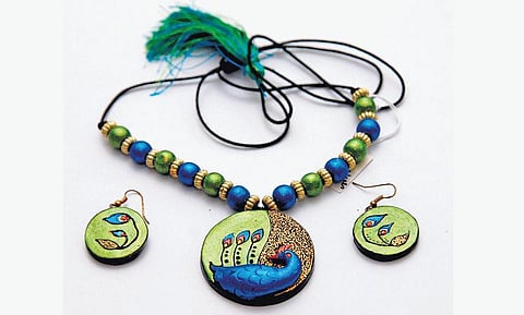 போகிறபோக்கில்: காலத்துக்கு ஏற்ற சுடுமண் நகைகள்!