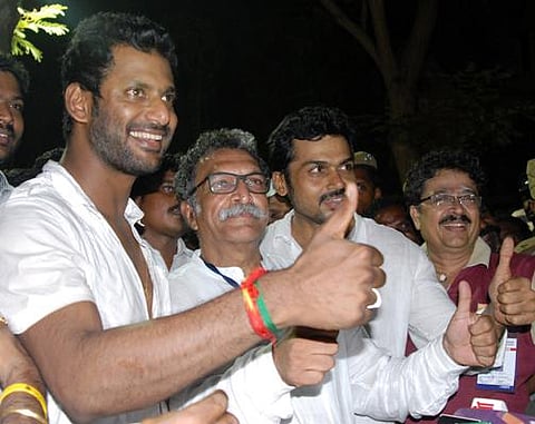 நடிகர்களிடையே பிளவு கிடையாது: நாசர் உற்சாகப் பேச்சு