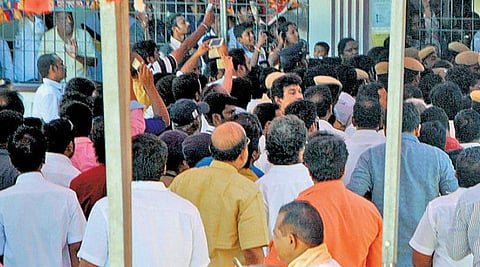 விஷால் மீது தாக்குதல்: வாக்குப்பதிவில் நடந்தது என்ன?