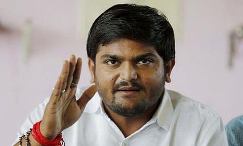 தேசிய கொடி அவமதிப்பு வழக்கை ரத்து செய்யக் கோரி ஹர்திக் மனு