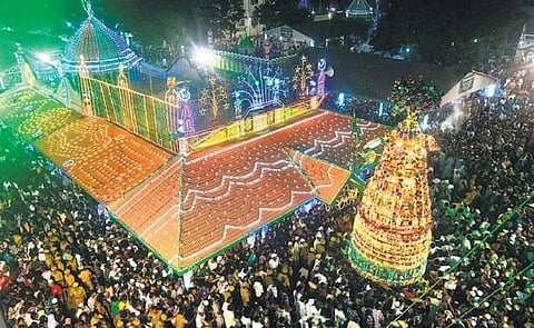 இறைநேசர்களின் நினைவிடங்கள் - அருளாட்சி நடத்தும் சுல்தான்