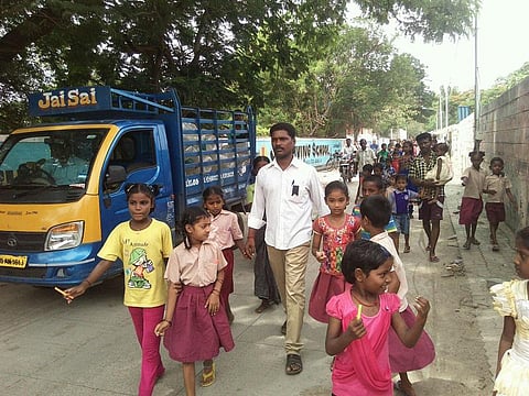 ஏழைக் குழந்தைகளின் படிப்புக்கு விளையாட்டாய் உதவும் நிதர்சன முயற்சி!