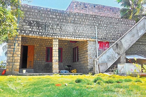 கருங்கற்களால் ஆன கனவு வீடு