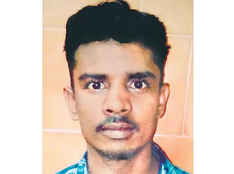 பார்சலில் கடிகாரங்களை வைத்து நீதிமன்றத்துக்கு வெடிகுண்டு மிரட்டல் விடுத்தவர் சரண்