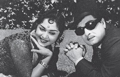 சூழல் ஒன்று பார்வை இரண்டு: மனிதரின் பொய்முகம்