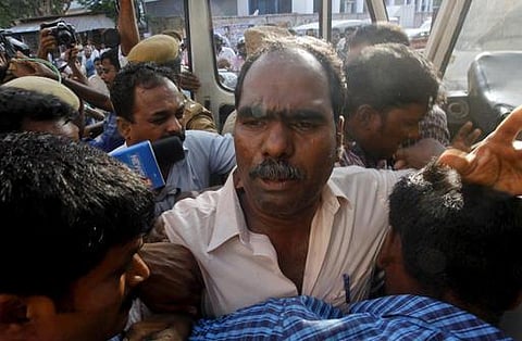 கோவனை 2 நாட்கள் போலீஸ் காவலில் விசாரிக்க இடைக்கால தடை: சென்னை உயர் நீதிமன்றம் உத்தரவு