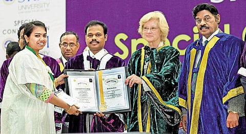 எஸ்ஆர்எம் பல்கலை.யில் சிறப்பு பட்டமளிப்பு விழா: 177 பேருக்கு தங்க, வெள்ளி, வெண்கலப் பதக்கம்