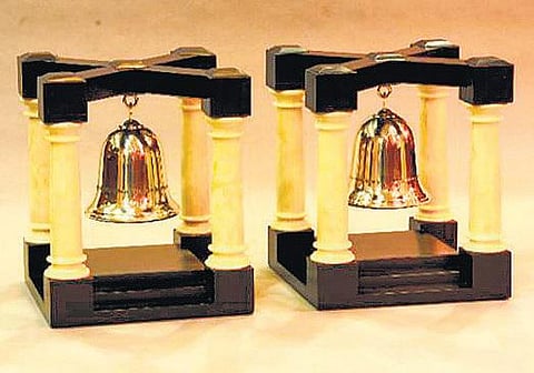 உலகப் போர் புத்தகத்தை கேமரூனுக்கு பரிசளித்த மோடி