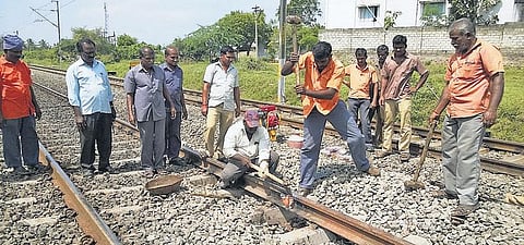 திருப்பூர் அருகே 2 இடங்களில் ரயில் பாதையில் விரிசல்: பெரும் விபத்து தவிர்ப்பு
