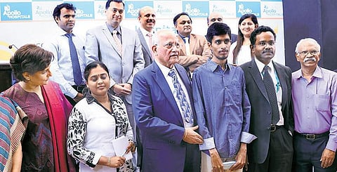 ஆசியாவில் முதல்முறையாக ஒரே நேரத்தில் இளைஞரின் இதயம், கல்லீரல் மாற்றம்: சென்னை அப்போலோ டாக்டர்கள் சாதனை