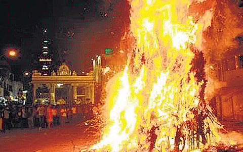 பாதை காட்டும் பரணி தீபம்