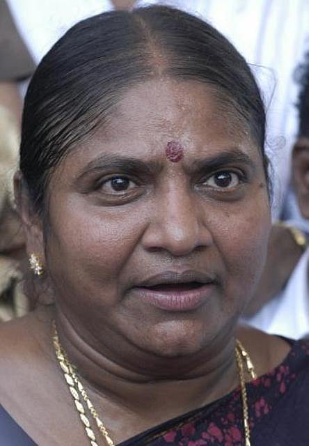 மழையால் சேதமடைந்த 15 வீடுகளுக்கு நிவாரண உதவி: அமைச்சர் வளர்மதி வழங்கினார்