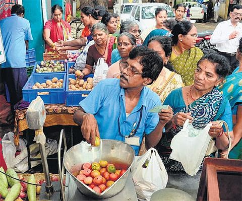 தற்காலிக பண்ணை பசுமை கடைகள் மூலம் ஒரே நாளில் 23.5 டன் காய்கறி விற்பனை