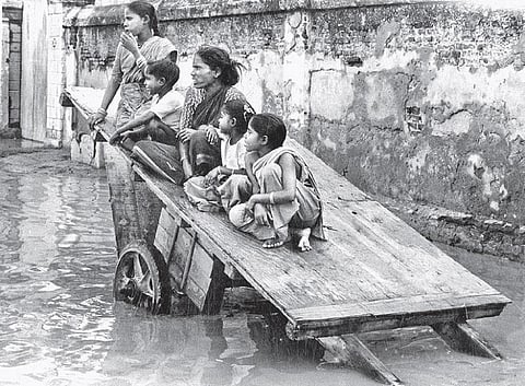 நிஜ வெள்ளத்தில் மூழ்கிய மெட்ராஸ்