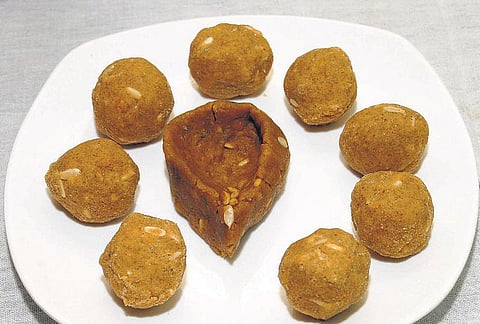 தினை மாவு உருண்டை