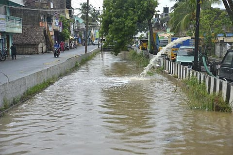 தேங்கி கிடந்த மழை நீரில் விழுந்த 2 வயது குழந்தை பலி