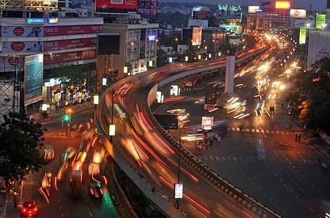 மழை, பண்டிகை நாட்களில் போக்குவரத்து நெரிசல்: ஸ்மார்ட் சிட்டி திட்டத்தில் தீர்வு காண அறிவார்ந்த முறைகள் அவசியம் - வல்லுநர்கள் வலியுறுத்தல்