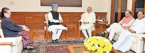 ஜி.எஸ்.டி மசோதா நிறைவேற்றுவதில் சிக்கல்: தேநீர் விருந்தில் சோனியாவுடன் மோடி ஆலோசனை