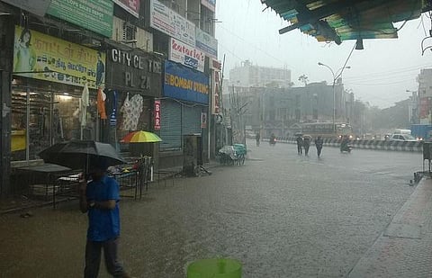 தமிழகத்தில் 8 நாட்களுக்கு மழை நீடிக்கும்: வானிலை ஆய்வு மையம் தகவல்