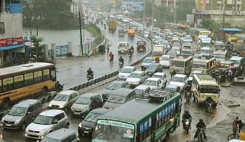 பாலங்கள் உடைப்பு, தரைப்பாலங்கள் மூழ்கின: திருவள்ளூர் மாவட்ட பிரதான சாலைகளில் போக்குவரத்து துண்டிப்பு