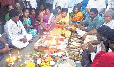 சென்னைக்கு மழை போதும் பெங்களூரு கோயிலில் சிறப்பு யாகம்