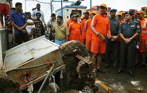 சென்னை வெள்ளத்தில் சிக்கிய வெளிநாட்டவர்களை மீட்க தூதரகங்கள் தீவிரம்