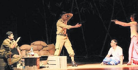 மேடையில் உயிர்பெறும் வன்முறை