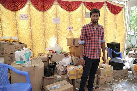 மழை முகங்கள்: பணியாளர்களுக்கு விடுப்பு அளித்துவிட்டு நிவாரணப் பணியில் பரத்