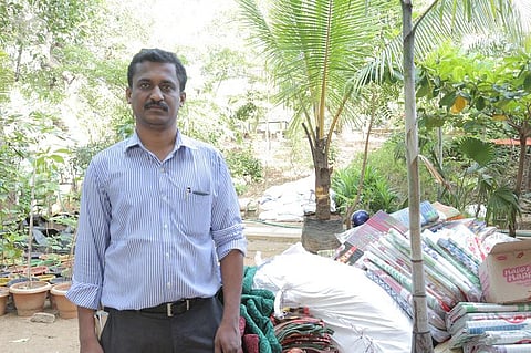 மழை முகங்கள்: நிவாரணப் பொருட்கள் அளிக்க வந்து களப்பணியில் இணைந்த தியாகராஜன்