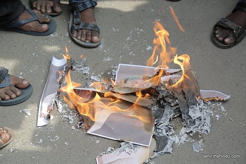 சிம்புவை கைது செய்ய கோரி மாணவர் அமைப்பு ஆர்ப்பாட்டம்