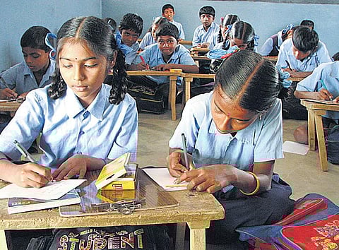 வெள்ளம் பாதித்த மாவட்டங்களில் மாணவர் சுகாதாரத்தை பாதுகாக்க நடவடிக்கை: பள்ளிக்கல்வி இயக்குநர் அறிவுரை