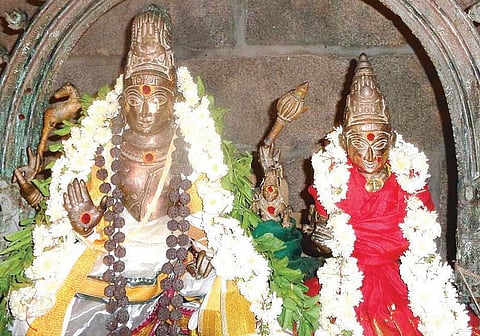 நேரம் காட்டும் கல் கடிகாரம்